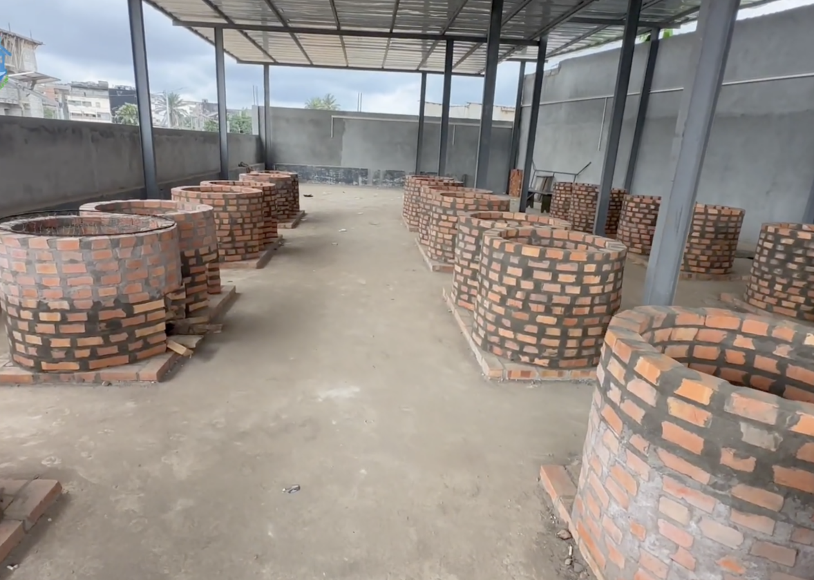 Yopougon France-Ville : des fours améliorés pour renforcer l’activité des fumeuses de poisson